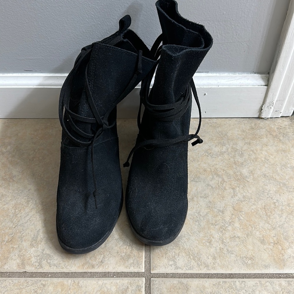 Toms Black suede ankle boots with ties.